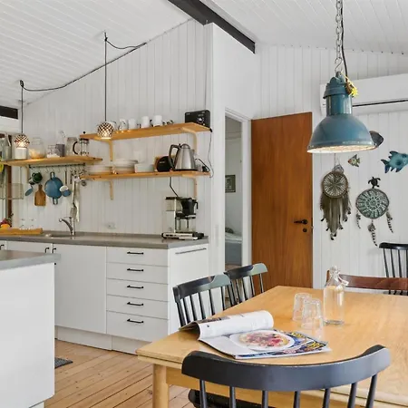 Sarah - 500m From The Sea By Interhome